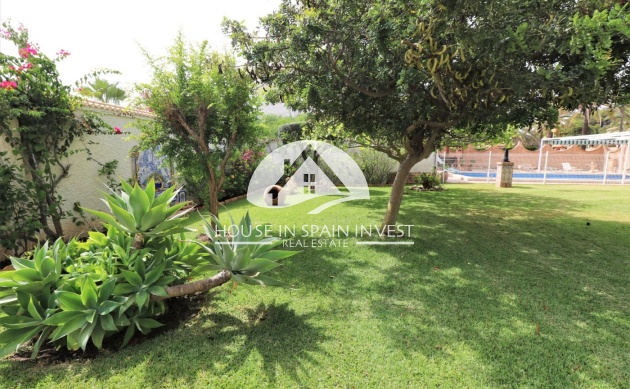 Resale - Villa - Orihuela Costa - Cabo roig  