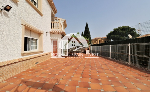 Resale - Villa - Orihuela Costa - Cabo roig  