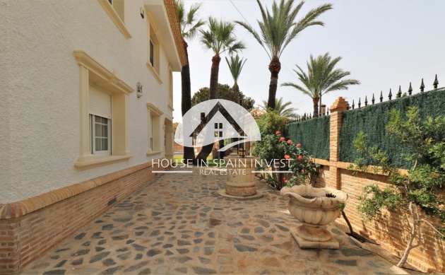 Resale - Villa - Orihuela Costa - Cabo roig  