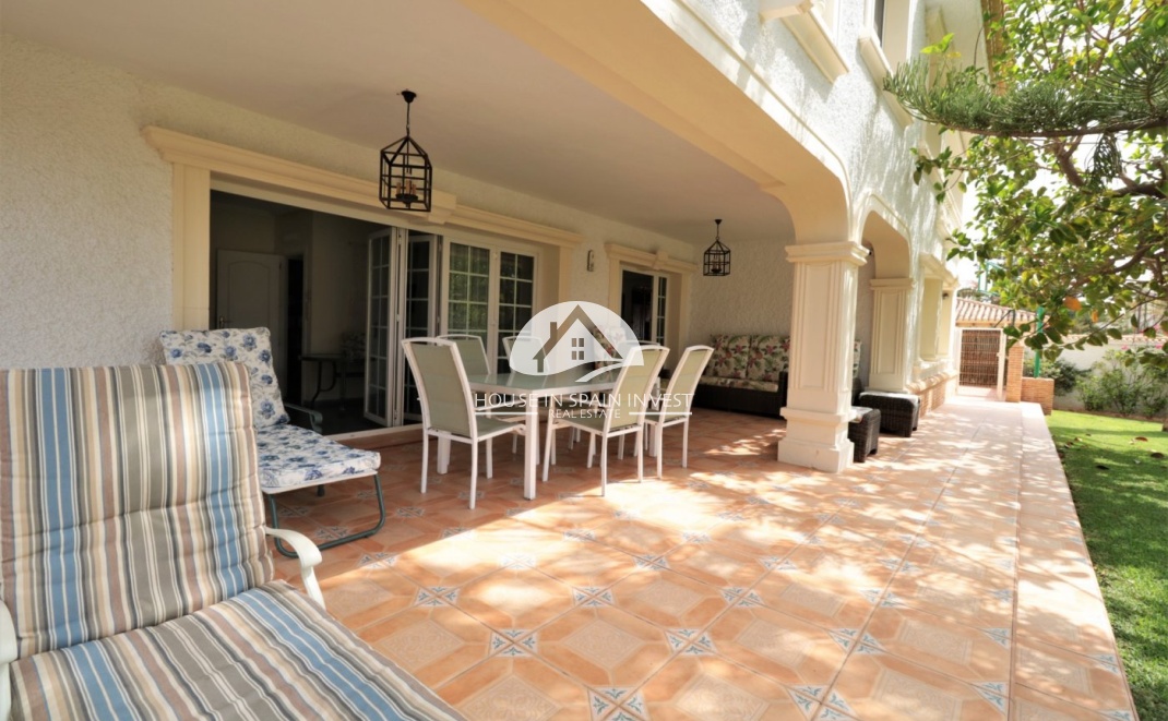 Resale - Villa - Orihuela Costa - Cabo roig  