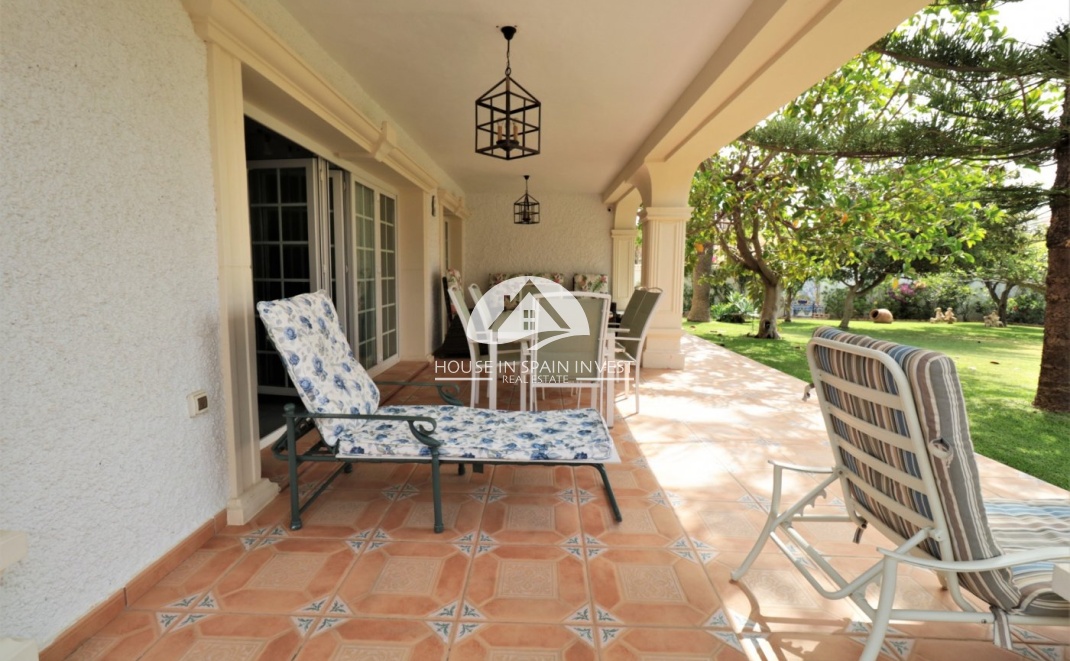 Resale - Villa - Orihuela Costa - Cabo roig  