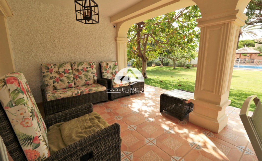 Resale - Villa - Orihuela Costa - Cabo roig  