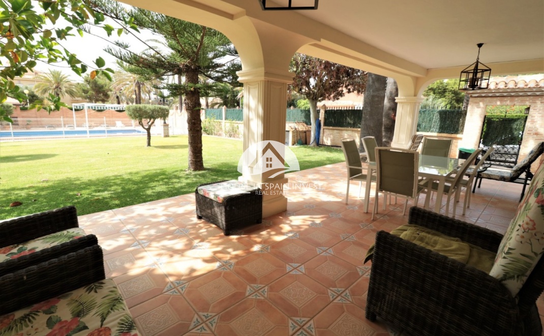 Resale - Villa - Orihuela Costa - Cabo roig  