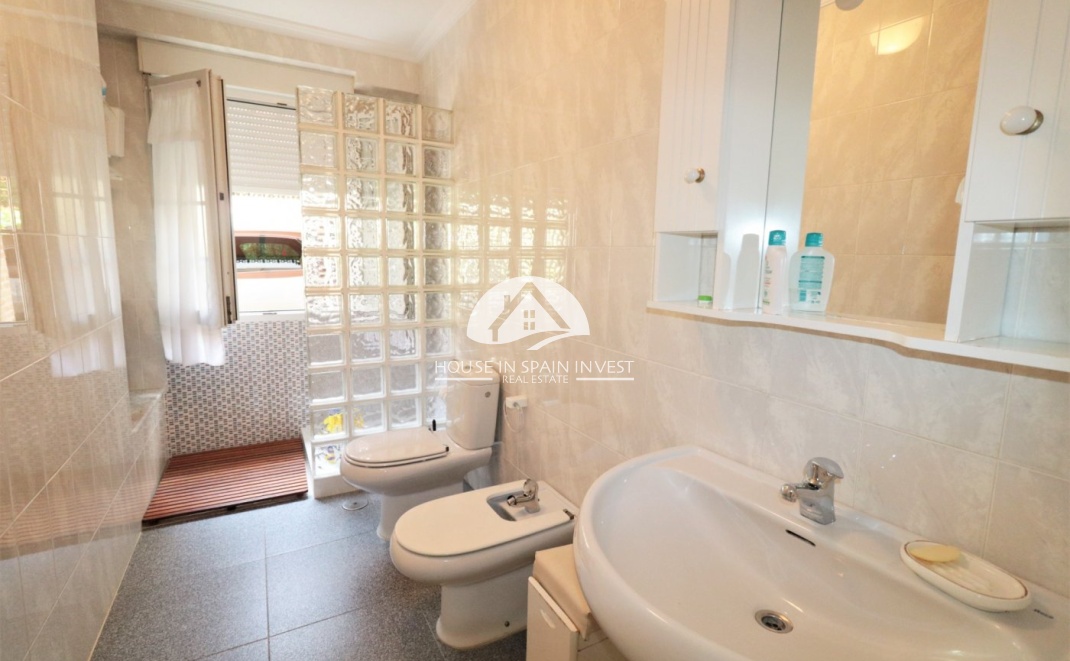 Resale - Villa - Orihuela Costa - Cabo roig  