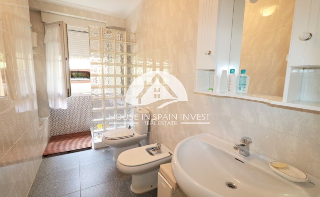 Resale - Villa - Orihuela Costa - Cabo roig  