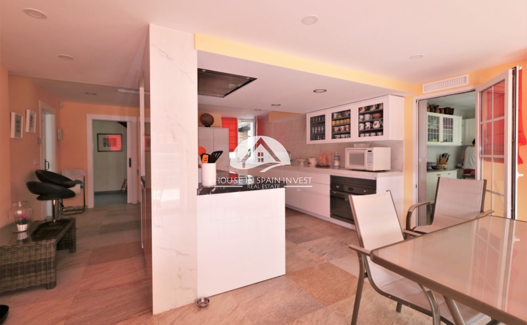 Resale - Villa - Orihuela Costa - Cabo roig  