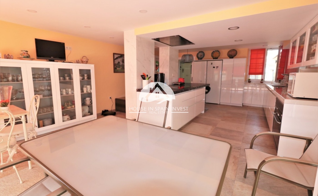 Resale - Villa - Orihuela Costa - Cabo roig  