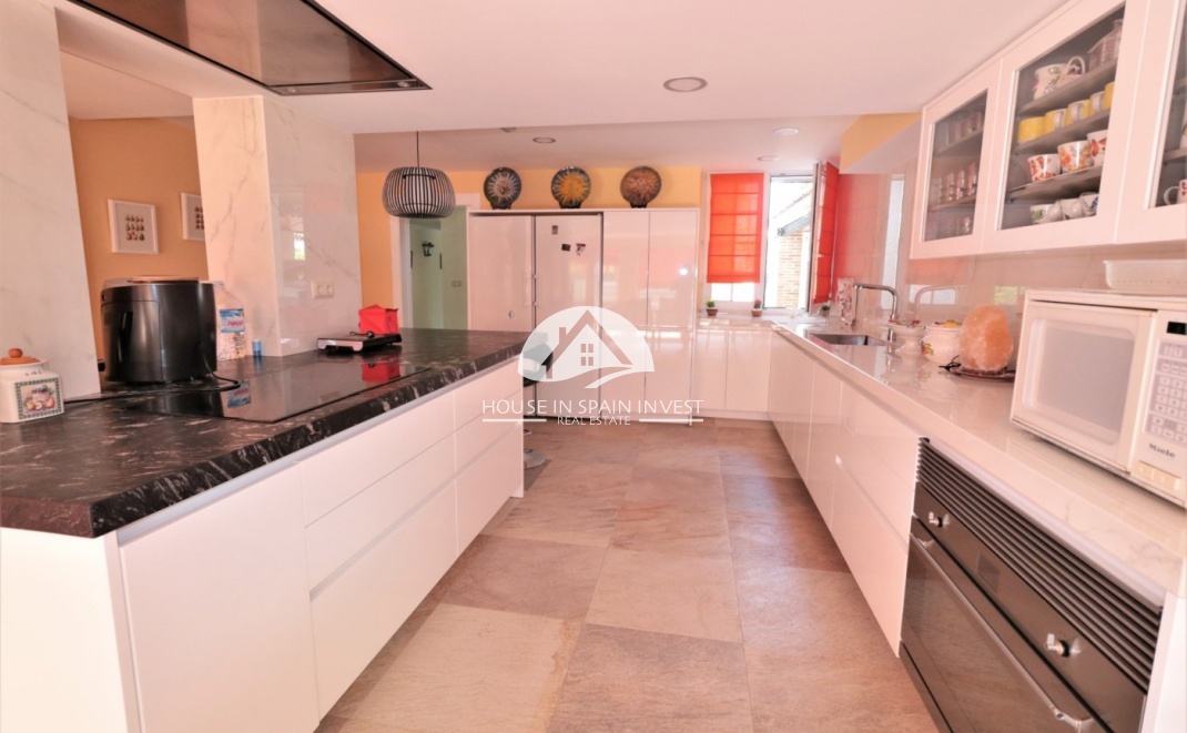 Resale - Villa - Orihuela Costa - Cabo roig  