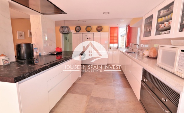 Resale - Villa - Orihuela Costa - Cabo roig  