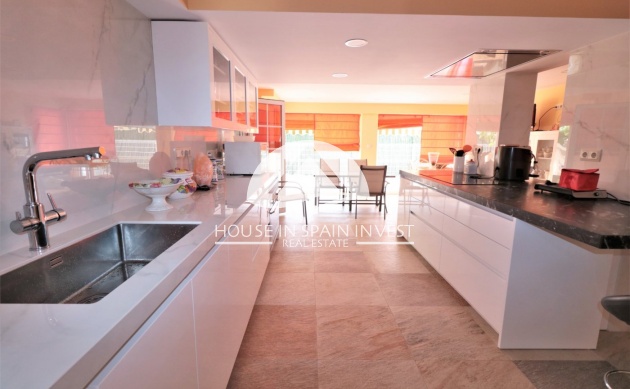 Resale - Villa - Orihuela Costa - Cabo roig  