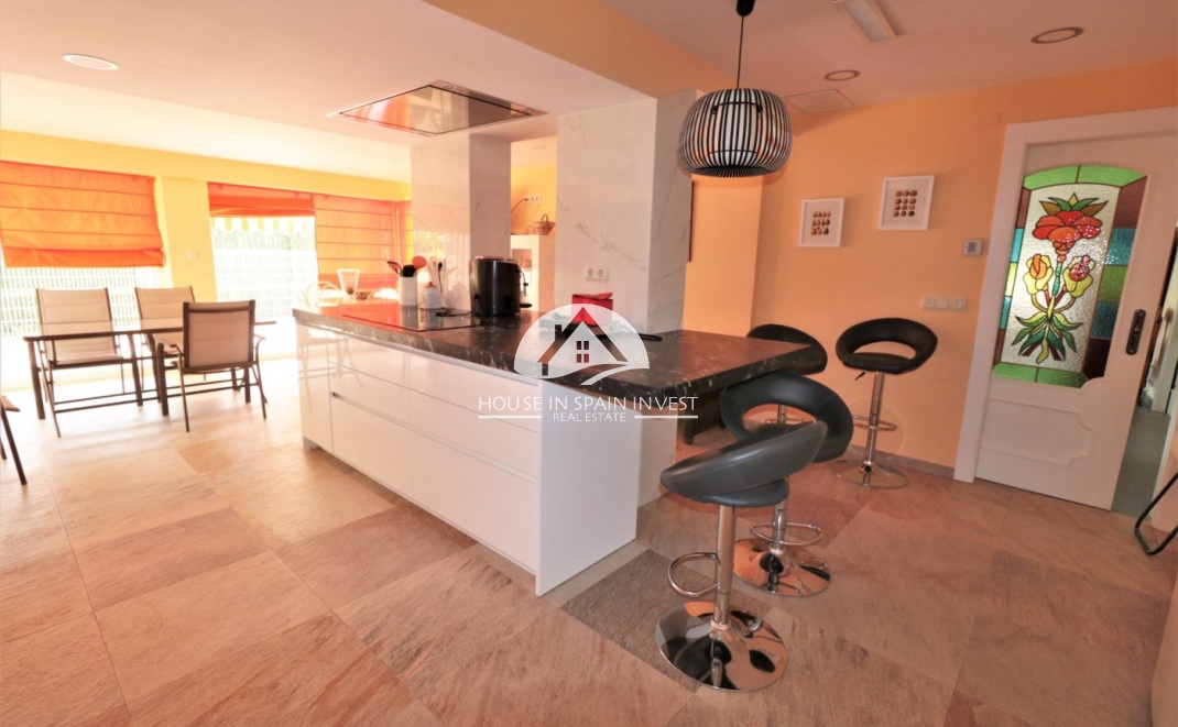 Resale - Villa - Orihuela Costa - Cabo roig  