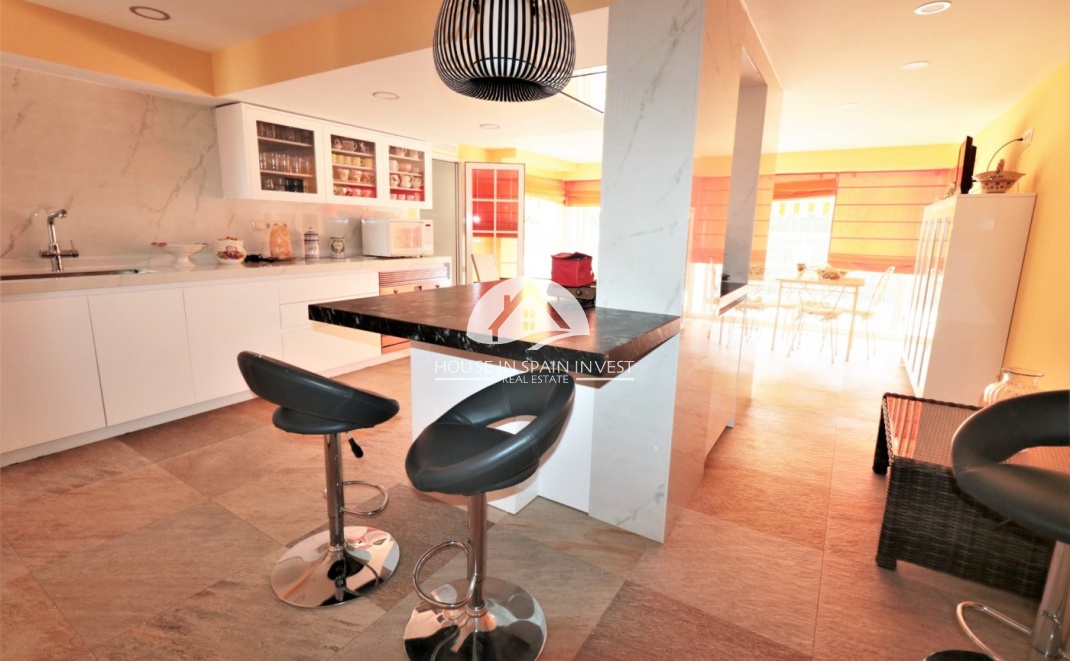 Resale - Villa - Orihuela Costa - Cabo roig  