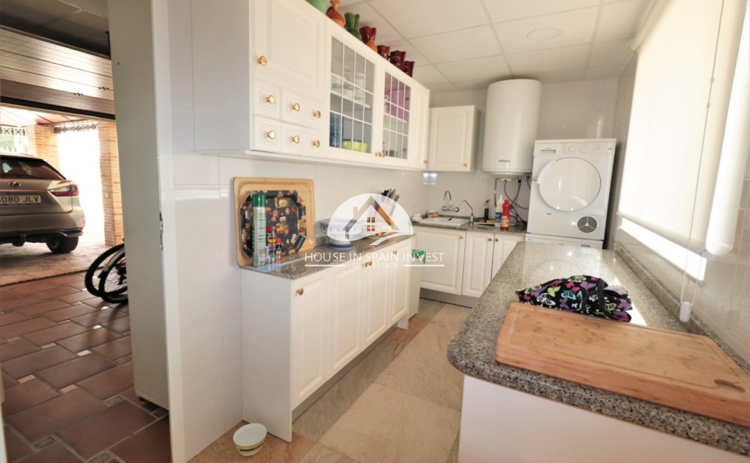 Resale - Villa - Orihuela Costa - Cabo roig  