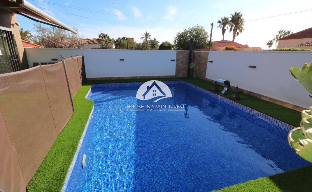 Resale - Villa - Torrevieja - Torreta - Salado