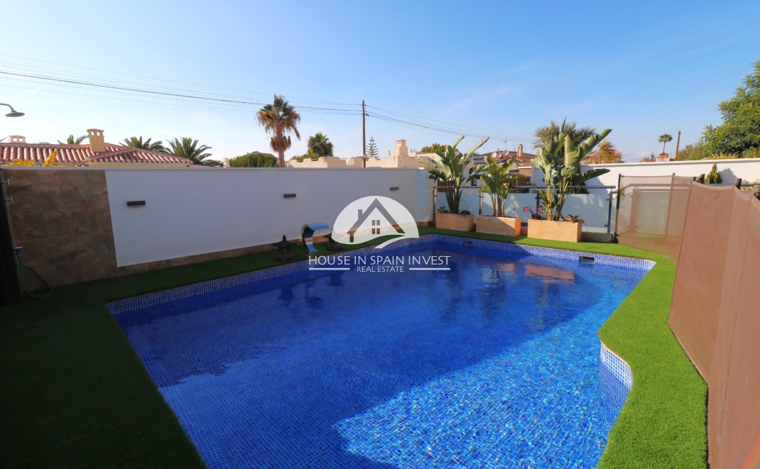 Resale - Villa - Torrevieja - Torreta - Salado