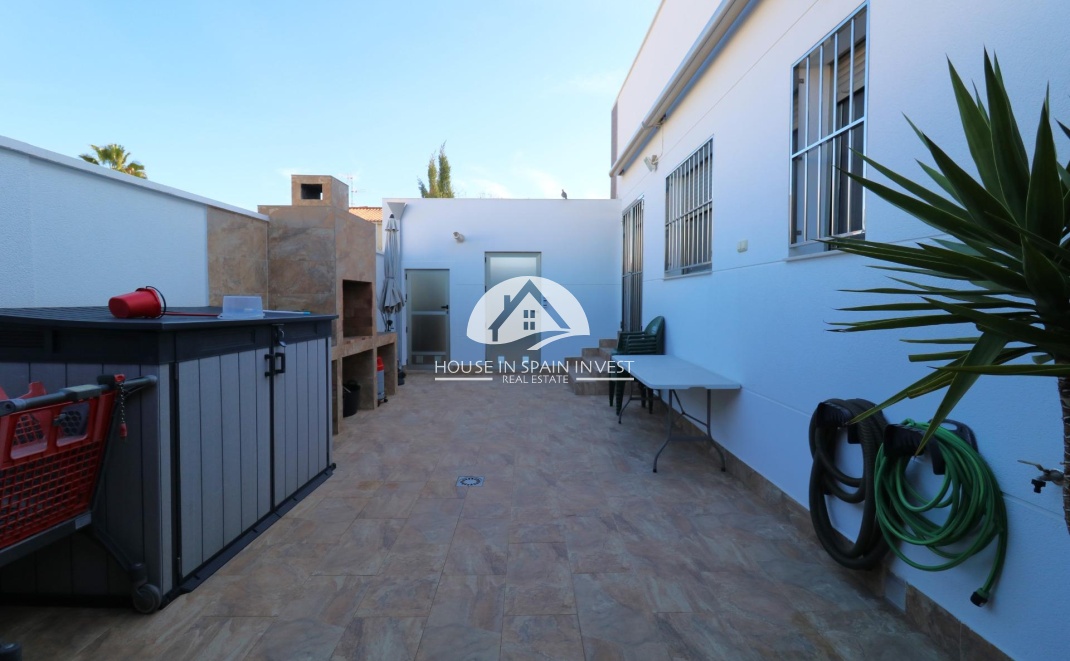 Resale - Villa - Torrevieja - Torreta - Salado