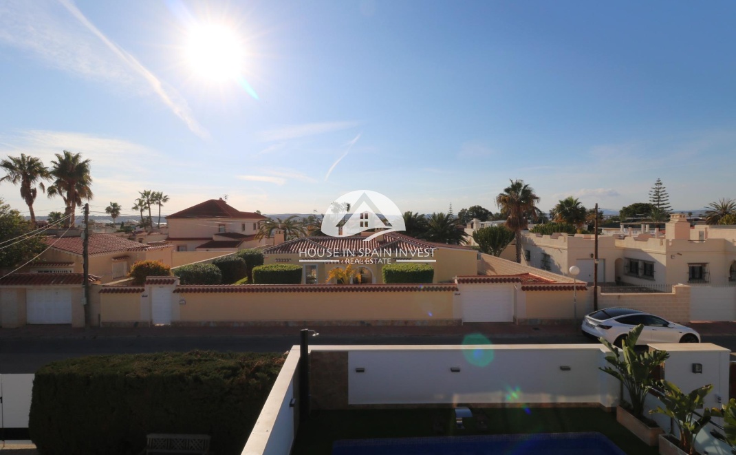 Resale - Villa - Torrevieja - Torreta - Salado
