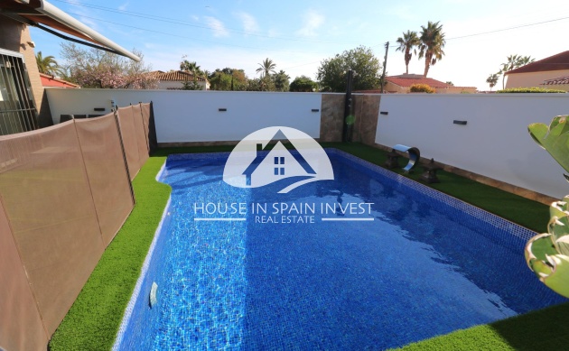 Resale - Villa - Torrevieja - Torreta - Salado