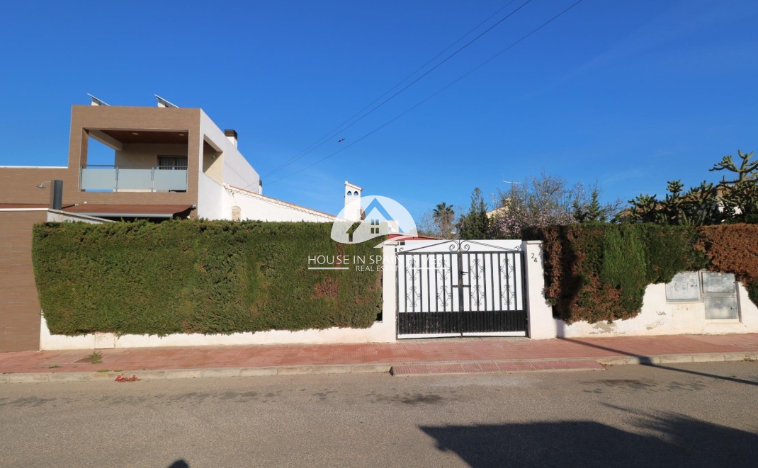 Resale - Villa - Torrevieja - Torreta - Salado