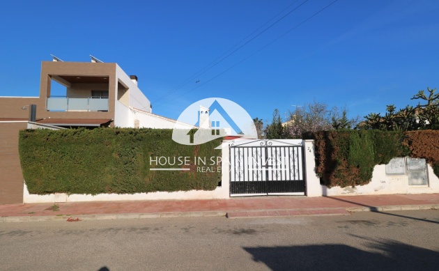 Resale - Villa - Torrevieja - Torreta - Salado