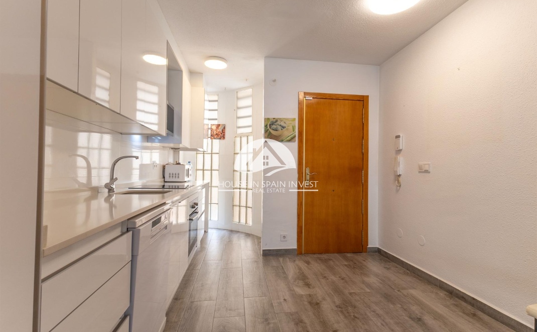 Resale - Apartment  - Torrevieja - La Veleta