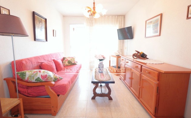 Resale - Apartment  - Torrevieja - Playa de los Naufragos
