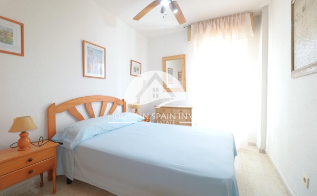 Resale - Apartment  - Torrevieja - Playa de los Naufragos