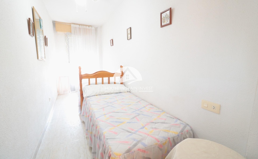 Resale - Apartment  - Torrevieja - Playa de los Naufragos