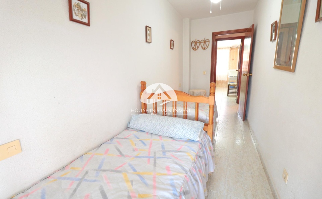 Resale - Apartment  - Torrevieja - Playa de los Naufragos