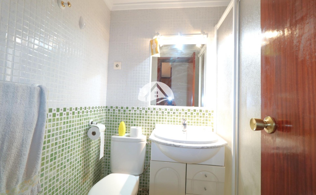 Resale - Apartment  - Torrevieja - Playa de los Naufragos