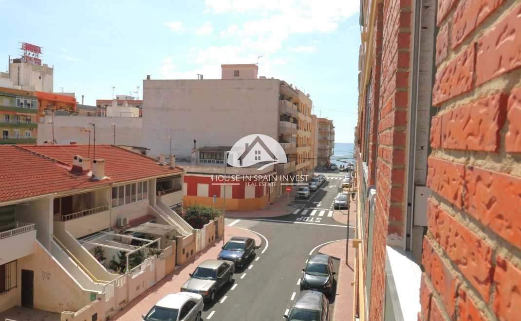 Resale - Apartment  - Torrevieja - Playa de los Naufragos