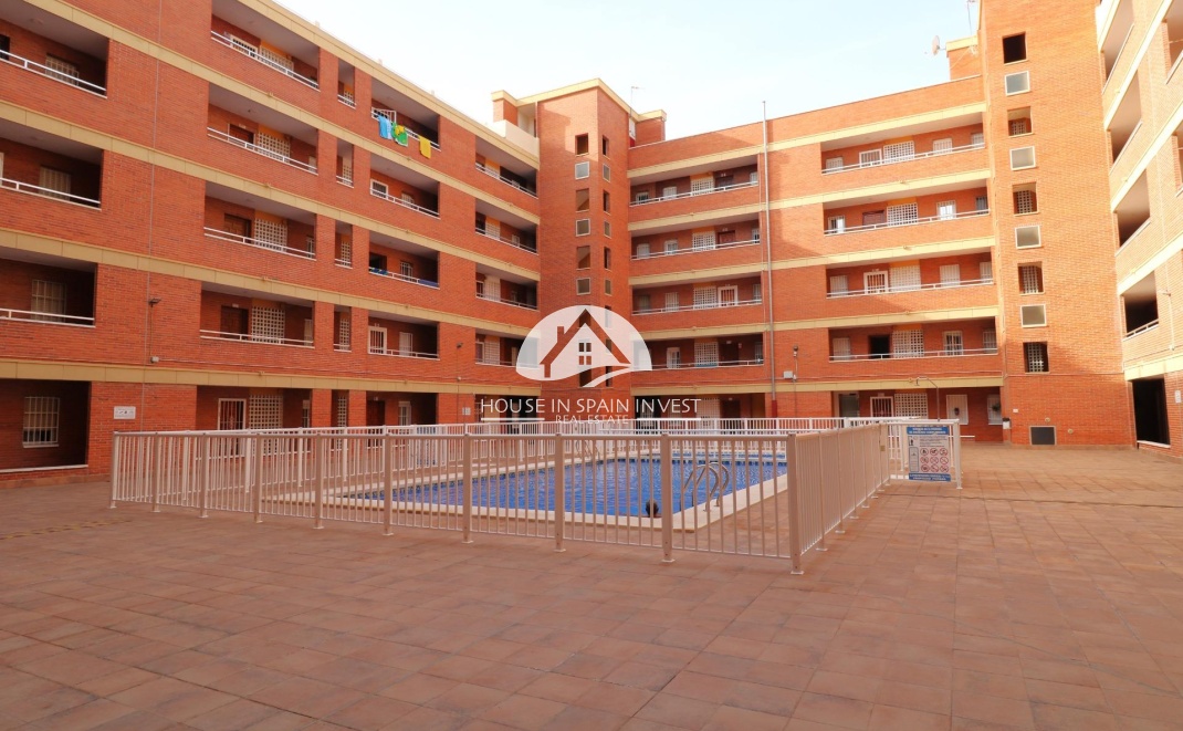 Resale - Apartment  - Torrevieja - Playa de los Naufragos