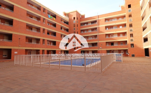 Resale - Apartment  - Torrevieja - Playa de los Naufragos