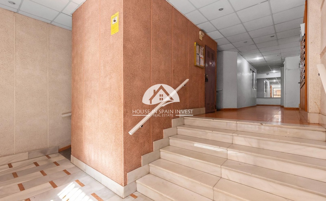 Resale - Apartment  - Torrevieja - Playa del Cura