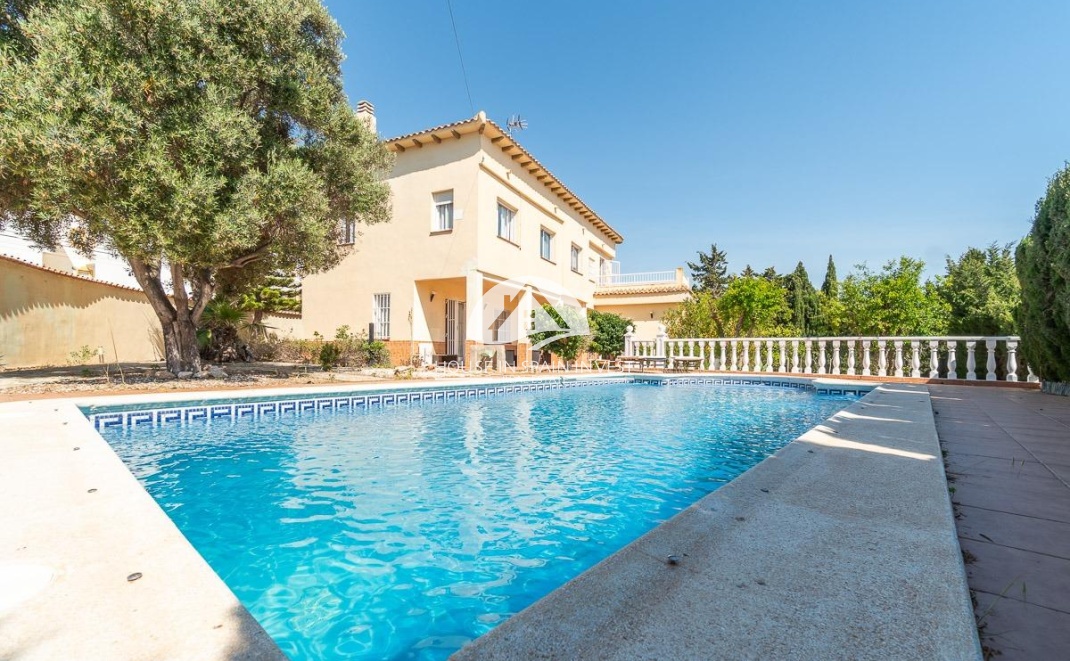 Resale - Villa - Torrevieja - La Mata