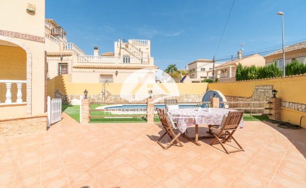 Resale - Villa - Orihuela Costa - La Florida