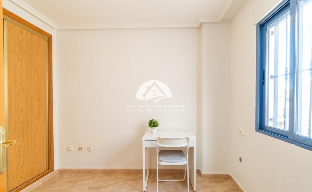 Resale - Apartment  - Torrevieja - Centro