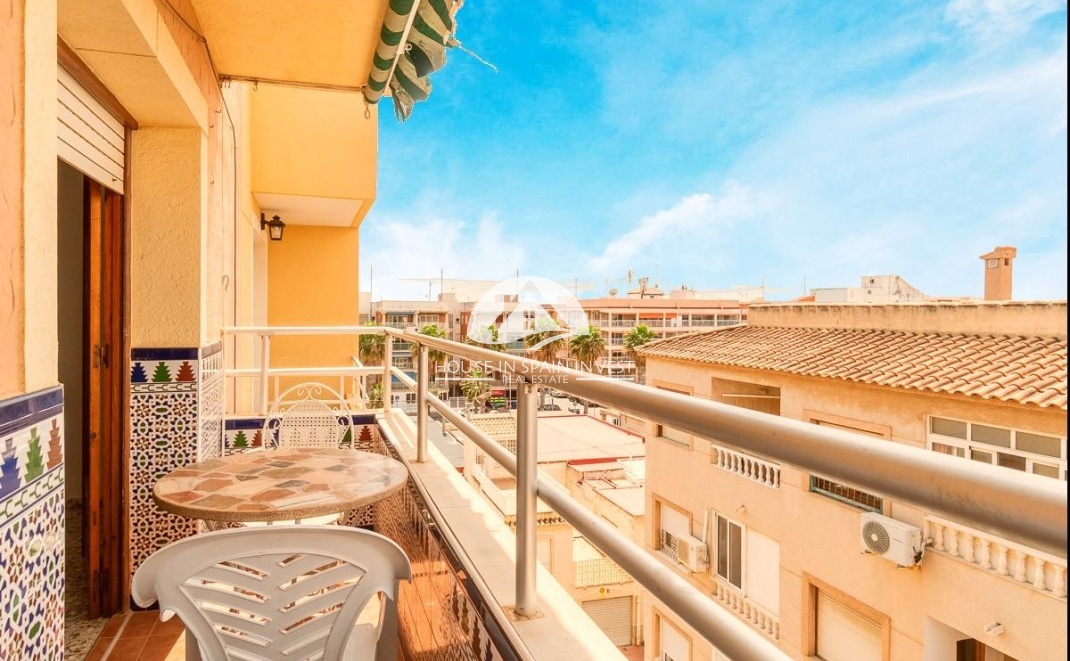 Resale - Apartment  - Torrevieja - Playa de los Naufragos