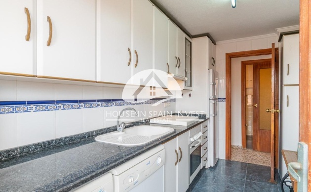 Resale - Apartment  - Torrevieja - Playa de los Naufragos