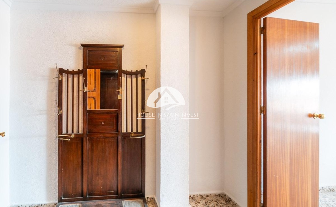 Resale - Apartment  - Torrevieja - Playa de los Naufragos