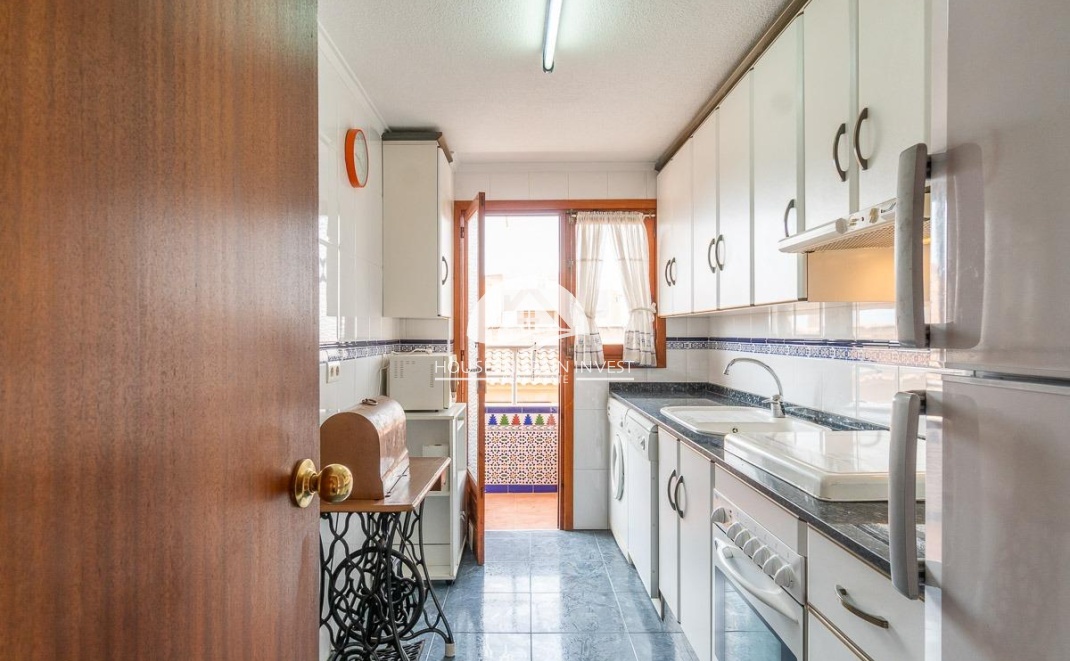 Resale - Apartment  - Torrevieja - Playa de los Naufragos