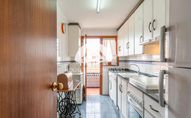 Resale - Apartment  - Torrevieja - Playa de los Naufragos