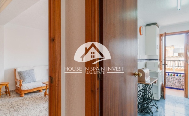 Resale - Apartment  - Torrevieja - Playa de los Naufragos