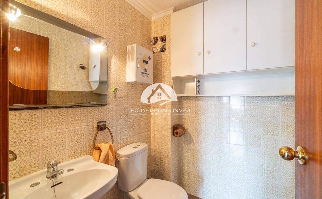 Resale - Apartment  - Torrevieja - Playa de los Naufragos