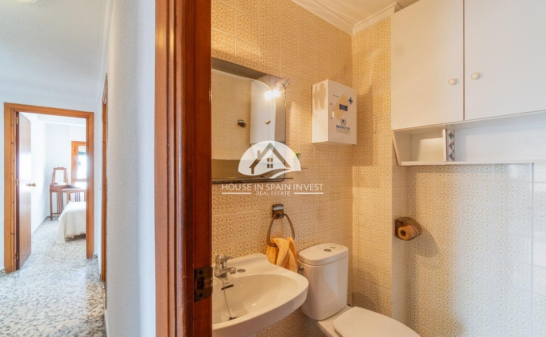 Resale - Apartment  - Torrevieja - Playa de los Naufragos