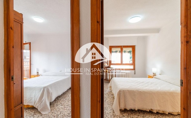 Resale - Apartment  - Torrevieja - Playa de los Naufragos
