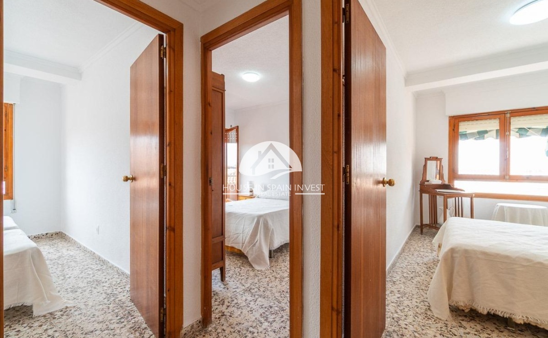 Resale - Apartment  - Torrevieja - Playa de los Naufragos