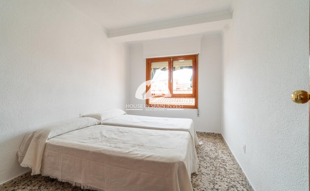 Resale - Apartment  - Torrevieja - Playa de los Naufragos