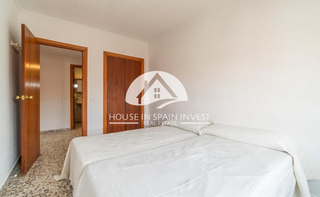 Resale - Apartment  - Torrevieja - Playa de los Naufragos