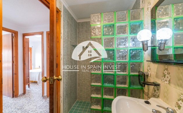 Resale - Apartment  - Torrevieja - Playa de los Naufragos